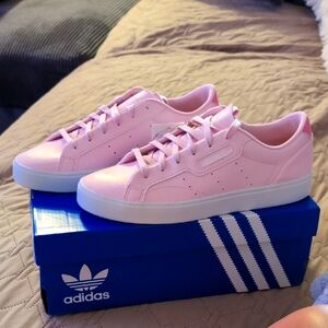 NWT Adidas Women's Light Pink SLEEK Sneakers